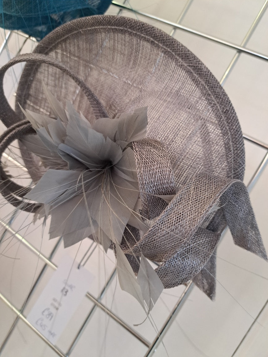 Mid size flower fascinator - Maya Maya Ltd