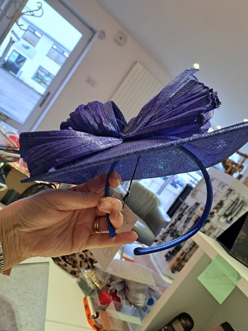 Mid size bow fascinator - Maya Maya Ltd