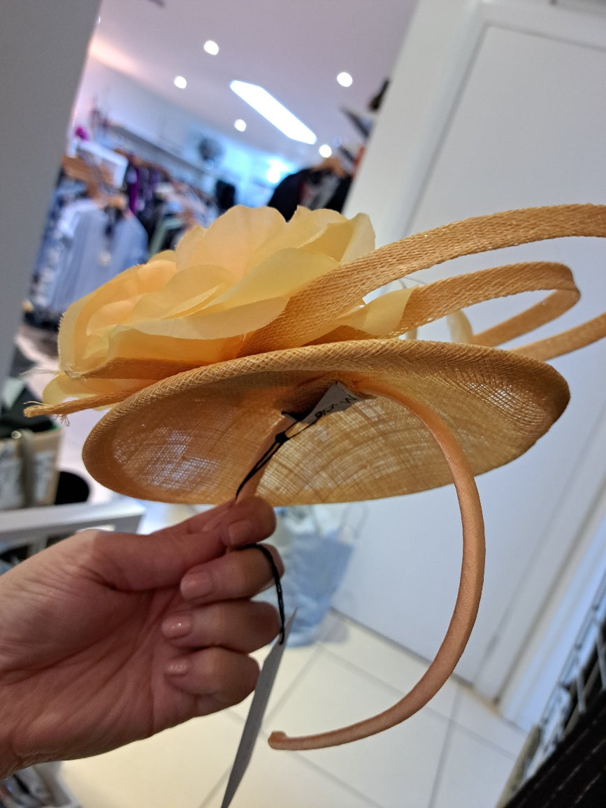 Small flower detail fascinator - Maya Maya Ltd