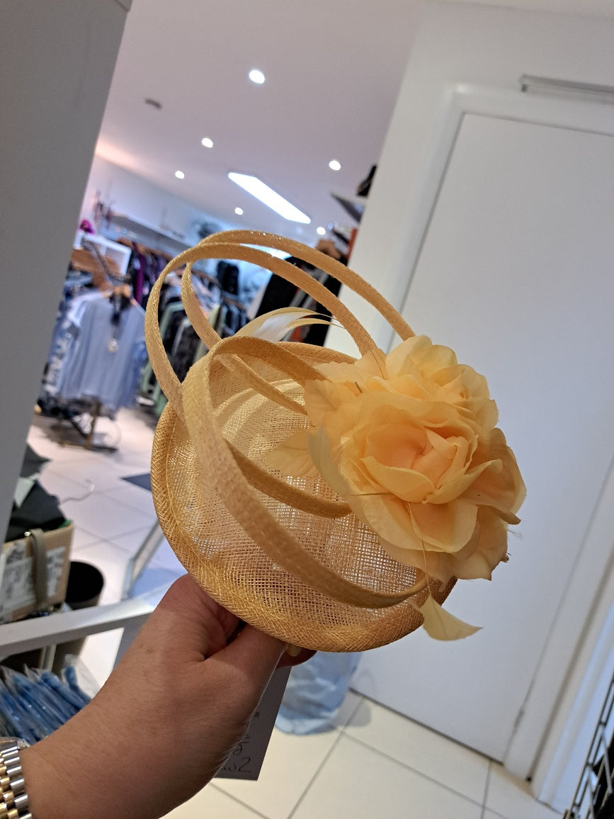 Small flower detail fascinator - Maya Maya Ltd