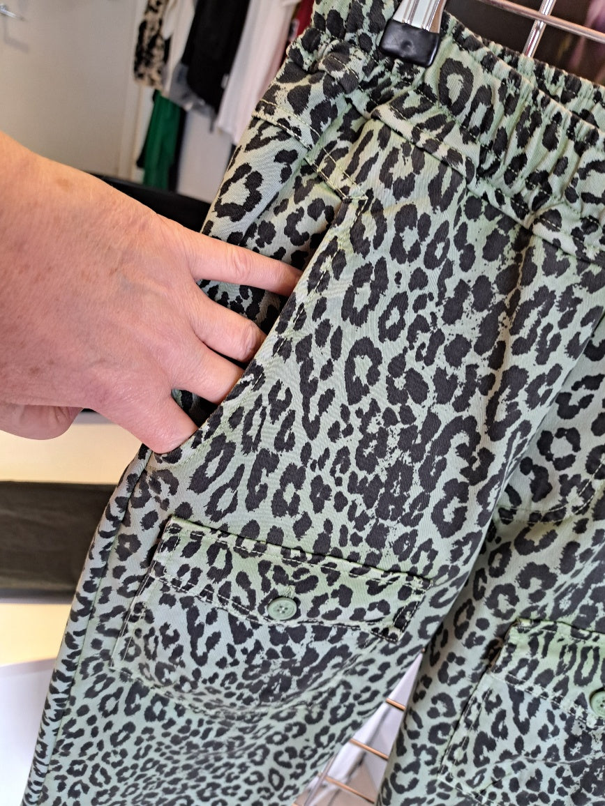 Funky Staff cotton pocket pants - Maya Maya Ltd