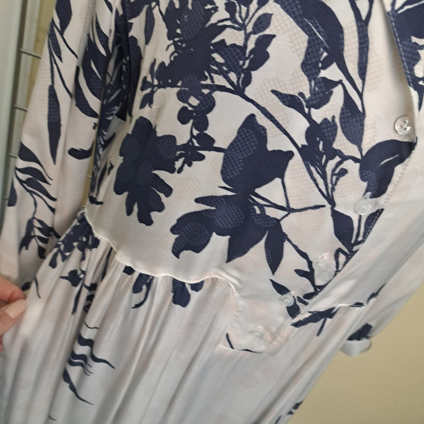 Navy white flower print dress