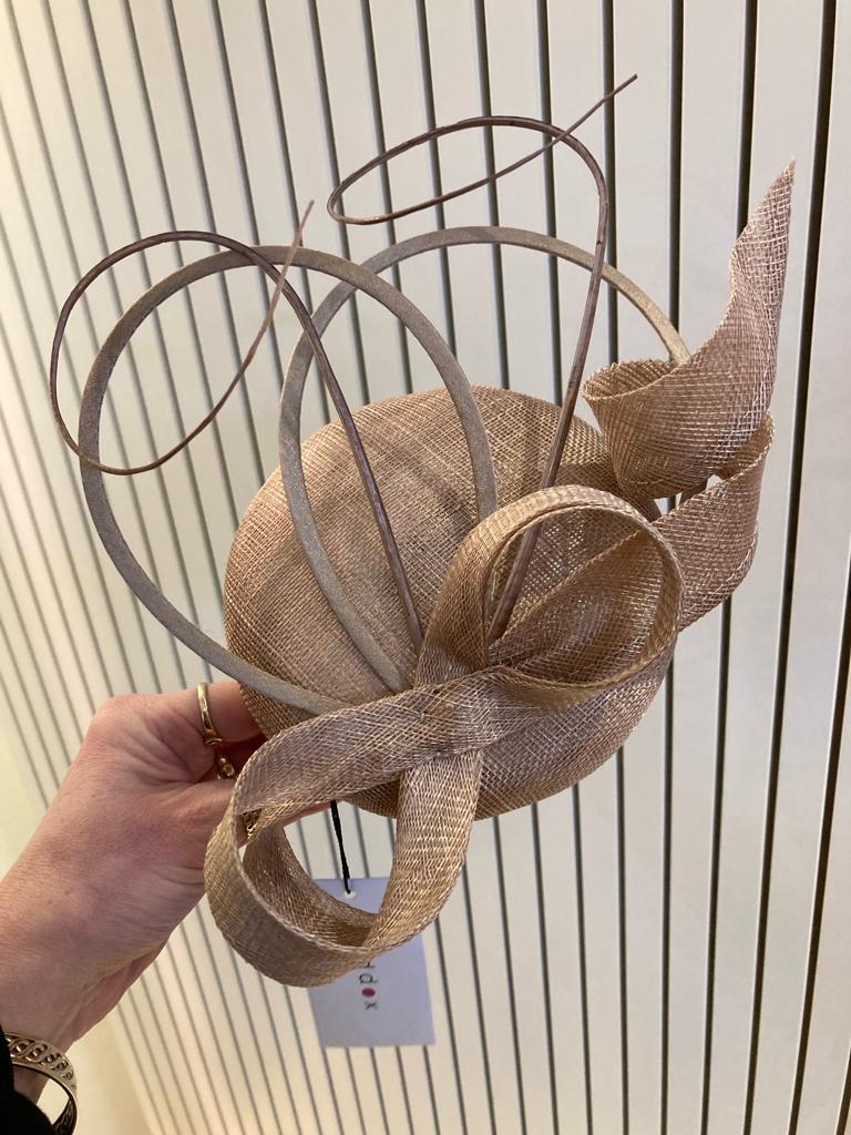 Small cinemay bow fascinator - Maya Maya Ltd