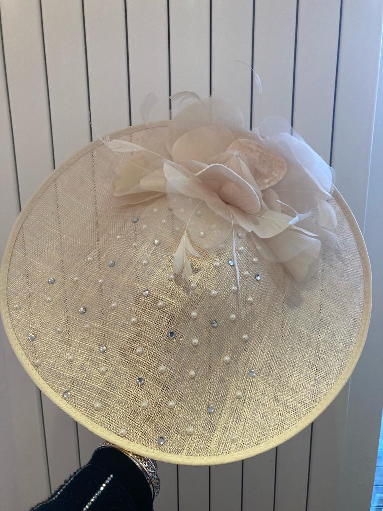 Cream fascinator with pearl trim - Maya Maya Ltd