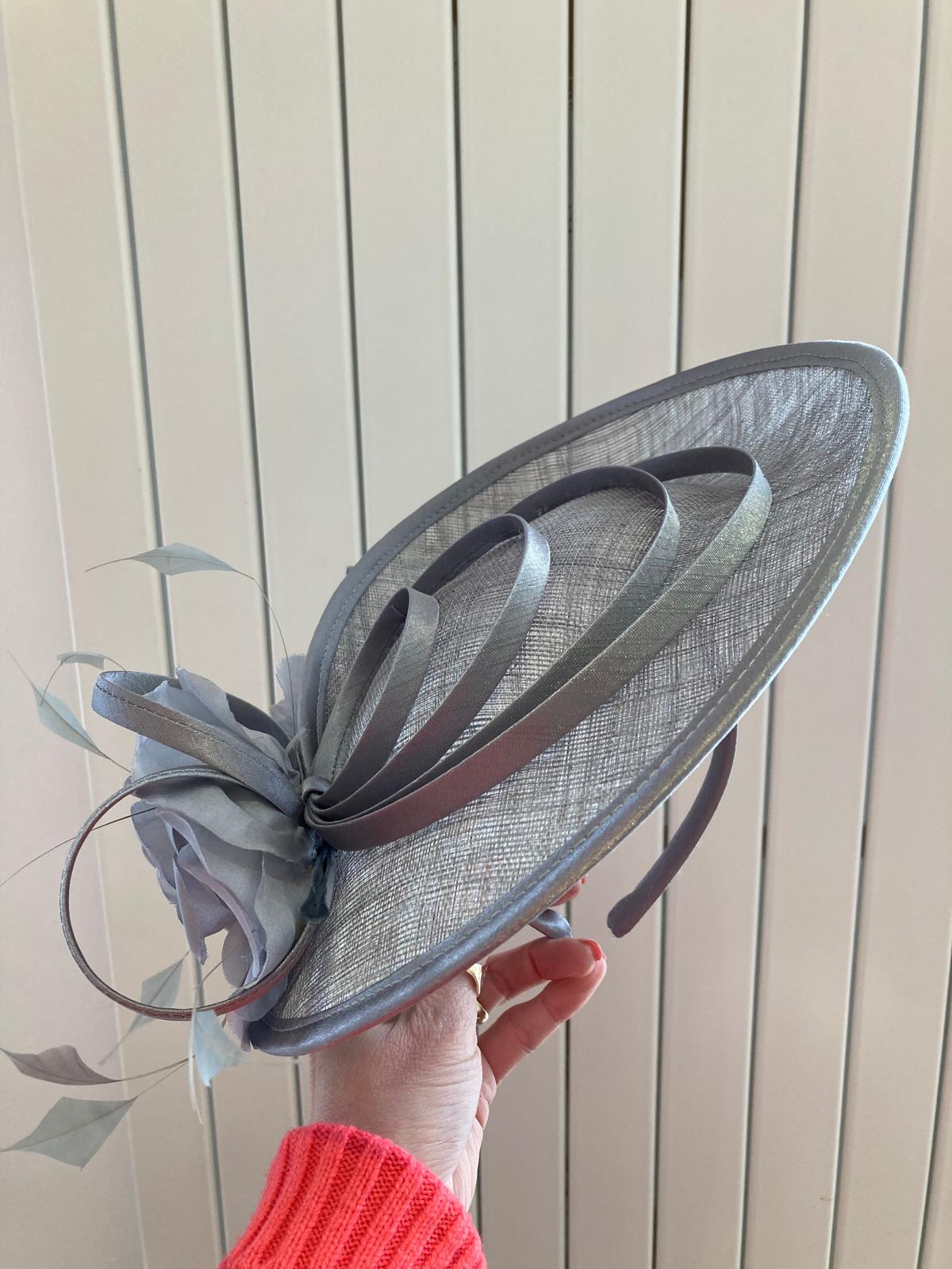 Upturn back fascinator - Maya Maya Ltd
