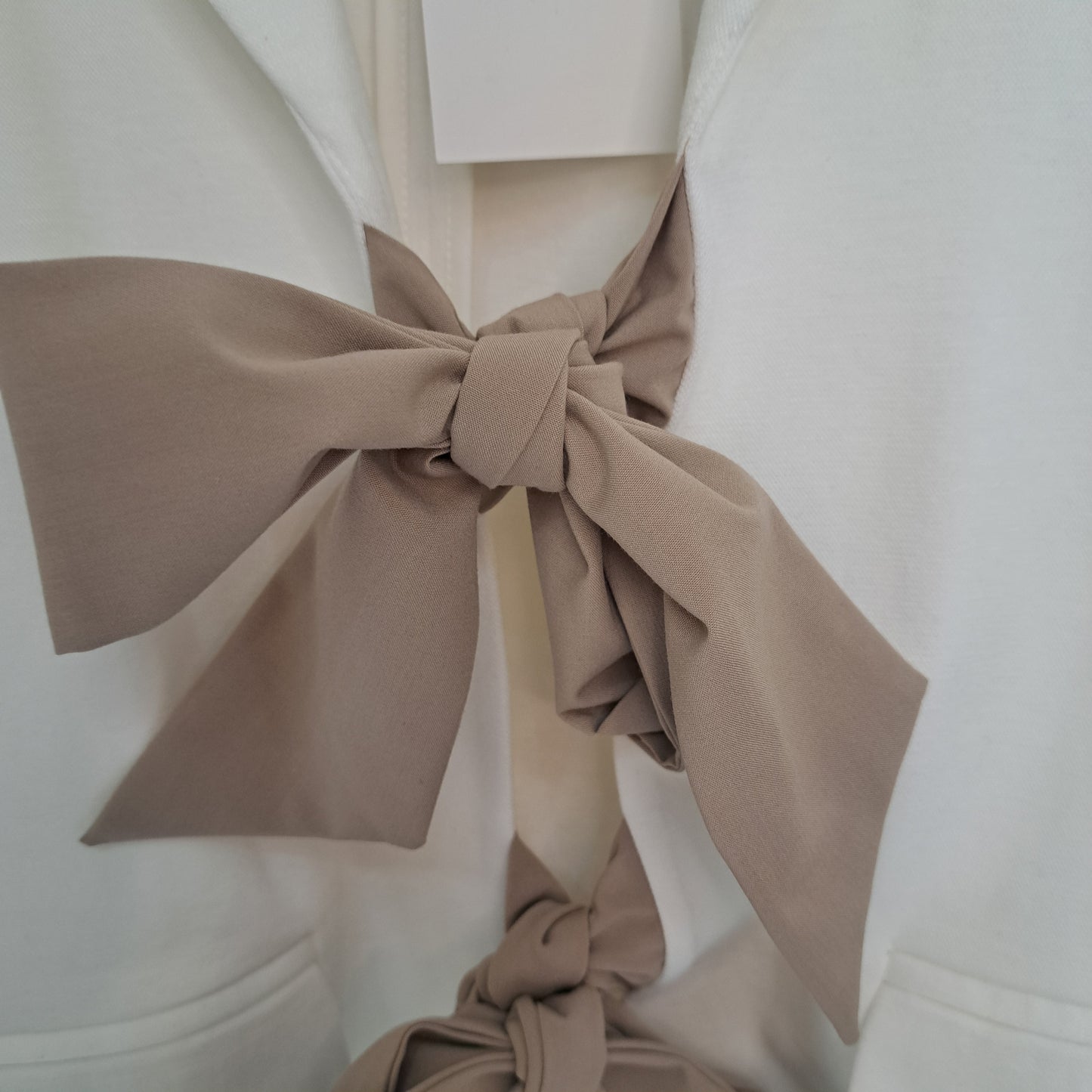 Cream Bow Tie stretch jacket