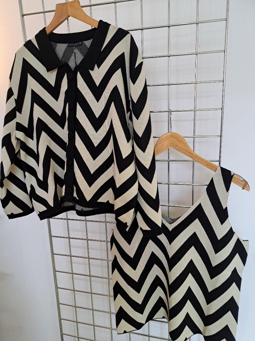 V front back chevron Knit - Maya Maya Ltd