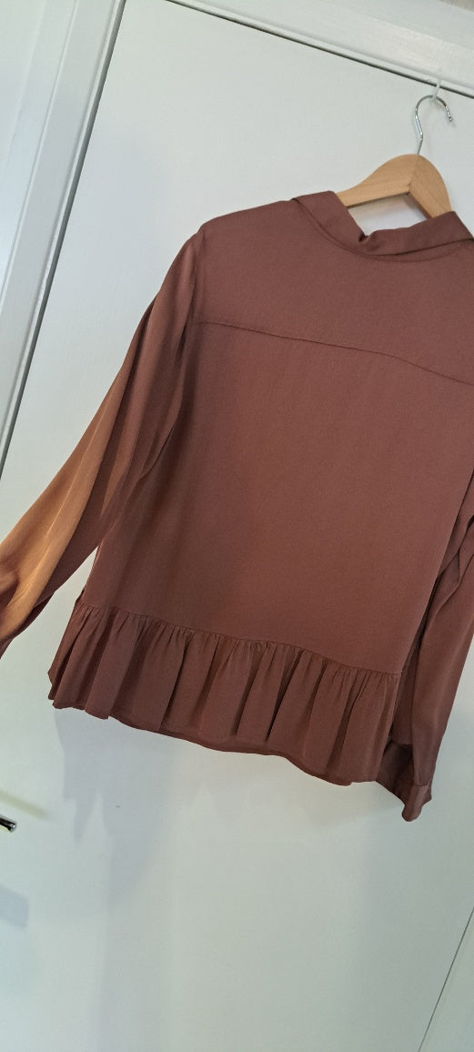 Funky Staff silky stretch toffee blouse