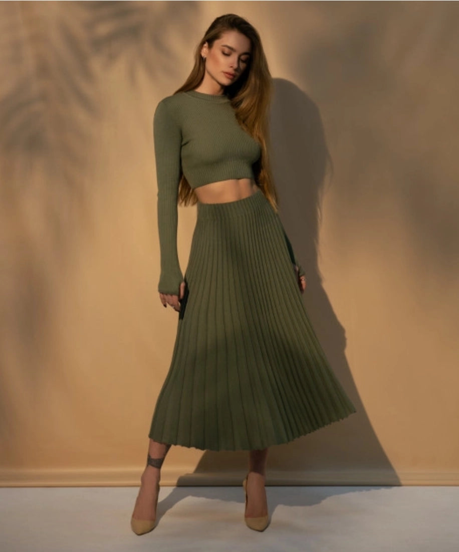 Khaki knit pleated skirt