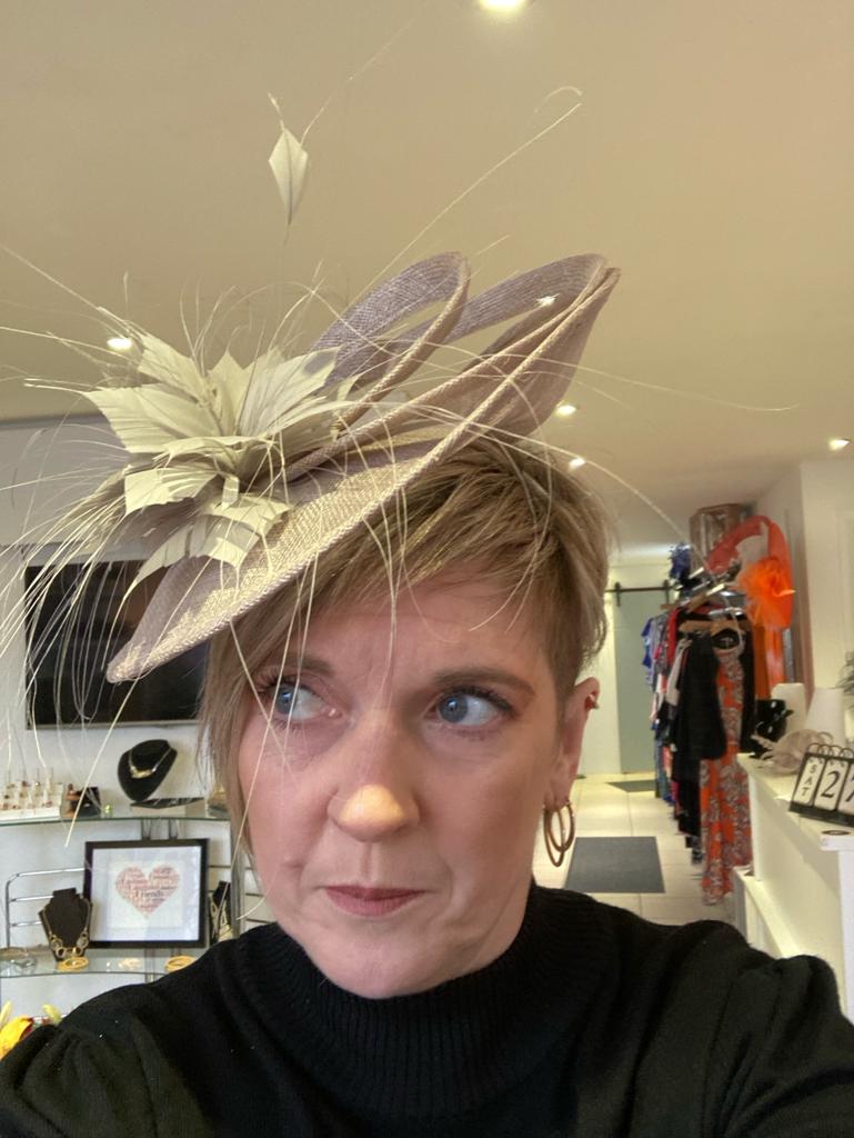 Mid size pearl fascinator - Maya Maya Ltd